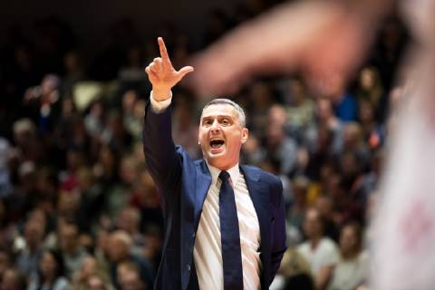 easycredit Basketball Bundesliga Matchday 10 on 09 12 2018 Season 2018 2019 Science City Jena vs. FC Bayern Munich Basketball Coach Dejan Radonjic Bayern energetic on the sidelines Sparkassen Arena Jena