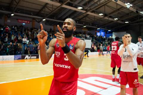 easycredit Basketball Bundesliga Matchday 15 on 5 1 2019 Season 2018 2019 Science City Jena vs. Giessen 46ers Brandon Thomas Giessen happy after the victory in Jena Sparkassen Arena Jena