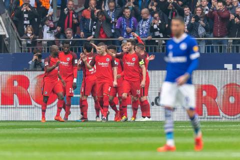 The players of Eintracht Frankfurt cheer after the goal to 0 1 by Ante Rebic Frankfurt at the game FC Schalke 04 vs RB Leipzig Football 1 Bundesliga 06 04 2019 DFL REGULATIONS PROHIBIT ANY USE OF PHOTOGRAPHS AS IMAGE SEQUENCES AND OR QUASI VIDEO FC Schalke 04 vs RB Leipzig Football 1 Bundesliga 06 04 2019 Gelsenkirchen Copyright: xMarioxHommesx Eibner-Pressefotox EP_mhs