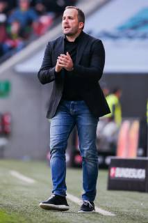 Coach Manuel Baum FC Augsburg gestures DFL regulations prohibit any use of photographs as image sequences and or quasi video GER Football 1 Bundesliga FC Augsburg TSG 1899 Hoffenheim 07 04 2019 Augsburg Copyright: xEIBNER TomxWellerx EP_eer