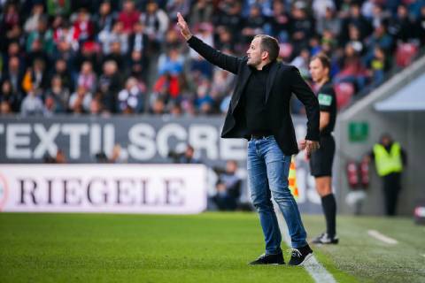 Coach Manuel Baum FC Augsburg gestures DFL regulations prohibit any use of photographs as image sequences and or quasi video GER Football 1 Bundesliga FC Augsburg TSG 1899 Hoffenheim 07 04 2019 Augsburg Copyright: xEIBNER TomxWellerx EP_eer
