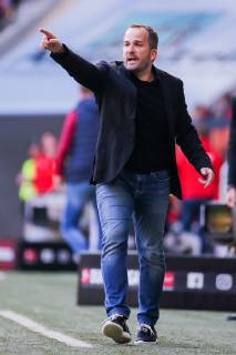 Coach Manuel Baum FC Augsburg gestures DFL regulations prohibit any use of photographs as image sequences and or quasi video GER Football 1 Bundesliga FC Augsburg TSG 1899 Hoffenheim 07 04 2019 Augsburg Copyright: xEIBNER TomxWellerx EP_eer