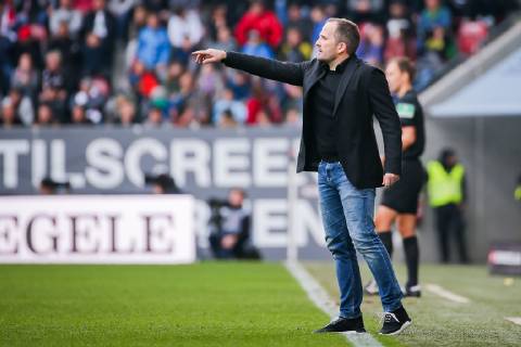 Coach Manuel Baum FC Augsburg gestures DFL regulations prohibit any use of photographs as image sequences and or quasi video GER Football 1 Bundesliga FC Augsburg TSG 1899 Hoffenheim 07 04 2019 Augsburg Copyright: xEIBNER TomxWellerx EP_eer