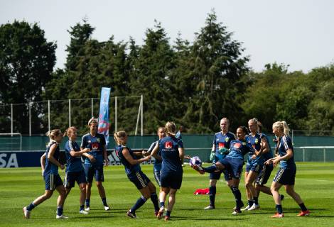 190628 Players of Sweden during a training session on June 28, 2019 in Fougeres Photo Simon Hastegard Image Source Code SH 180090 bbeng football football soccer ladies women women france france world cup world championships 2019 world championship world cup fifa women s world cup 2019 world cup attendance final knockout stage sweden sweden exercise,  Copyright: SIMONxHASTEGARD BB190628SH028