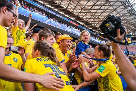 190706 Nathalie Björn of Sweden celebrates after the FIFA Womens World Cup bronze medal game between England and Sweden on July 6, 2019 in Nice Photo Simon Hastegard Image Source Code SH 180104 bbeng soccer football soccer soccer dam women women france france world Cup 2019 world championship world championship fifa 2019 world cup bronze match Third place play off england sweden sweden audience, Copyright: SIMONxHASTEGARD BB190706SH160