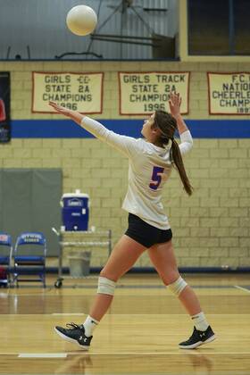 October 15, 2019, St. Petersburg, Florida, USA: Hannah Alstott (5) serves the ball during a varsity volleyball game against Clearwater Central Catholic at Northside Christian High School on Tuesday, Oct. 15, 2019 in St. Petersburg. Florida News - October 15, 2019 - ZUMAs70_ 94138055st Copyright: xMarthaxAsencio-Rhinex