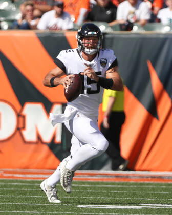 CINCINNATI, OH - OCTOBER 20: Jacksonville Jaguars quarterback Gardner Minshew (15) looks to pass during the game against the Jacksonville Jaguars and the Cincinnati Bengals on October 20th 2019, at Paul Brown Stadium in Cincinnati, OH. (Photo by Ian Johnson Icon Sportswire) NFL, American Football Herren, USA OCT 20 Jaguars at Bengals Icon191020008