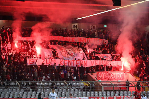 Fans of FC Bayern Munich II ignite Bengalos and smoke bombs, Bengalo, Bengalos, fireworks, flare, fans, audience, spectators, mood, atmosphere, stadium, 28 10 2019, Munich Germany , football, 3 League, FC Bayern Munich II SV Waldhof Mannheim, DFB DFL REGULATIONS PROHIBIT ANY USE OF PHOTOGRAPHS AS IMAGE SEQUENCES AND OR QUASI VIDEO xslx