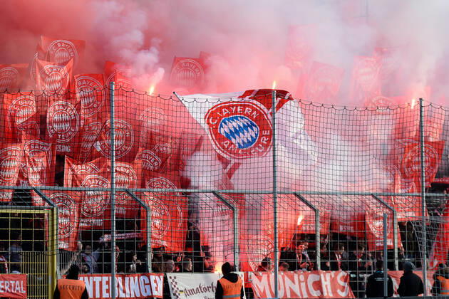 Fans of FC Bayern Munich II ignite Bengalos, Bengalo, Bengalos, fireworks, flare fans, audience, spectators, mood, atmosphere, stadium, 24 11 2019, Munich Germany , football, 3 League, TSV 1860 Munich FC Bayern Munich II, DFB DFL REGULATIONS PROHIBIT ANY USE OF PHOTOGRAPHS AS IMAGE SEQUENCES AND OR QUASI VIDEO xslx