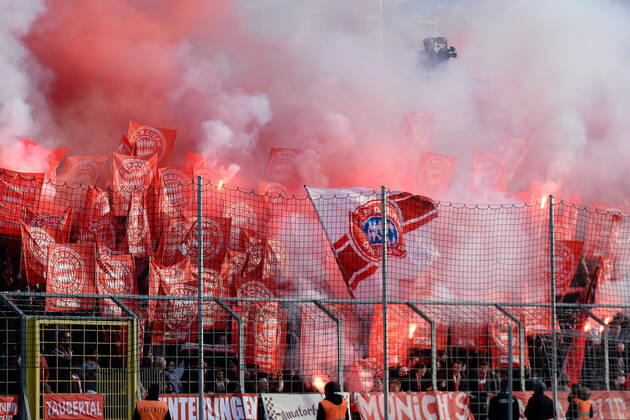Fans of FC Bayern Munich II ignite Bengalos, Bengalo, Bengalos, fireworks, flare fans, audience, spectators, mood, atmosphere, stadium, 24 11 2019, Munich Germany , football, 3 League, TSV 1860 Munich FC Bayern Munich II, DFB DFL REGULATIONS PROHIBIT ANY USE OF PHOTOGRAPHS AS IMAGE SEQUENCES AND OR QUASI VIDEO xslx