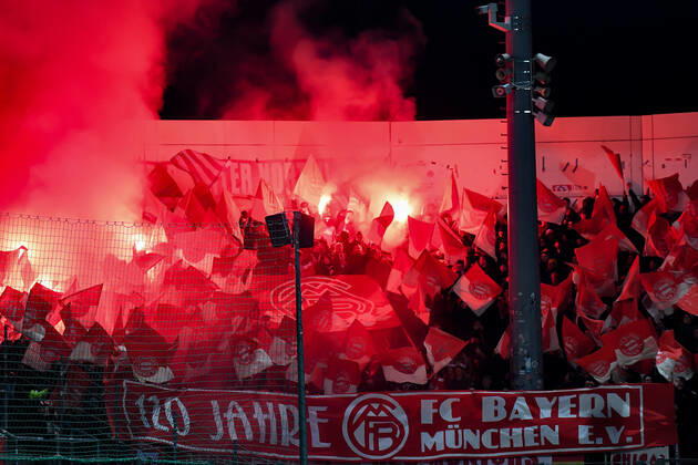 Fans of FC Bayern Munich II ignite Bengalos and shoot rockets, Bengalo, Bengalos, fireworks, flare, fans, audience, spectators, mood, atmosphere, stadium, 28 02 2020, Unterhaching Germany , Football, 3 League, SpVgg Unterhaching FC Bayern Munich II, DFB DFL REGULATIONS PROHIBIT ANY USE OF PHOTOGRAPHS AS IMAGE SEQUENCES AND OR QUASI VIDEO xslx