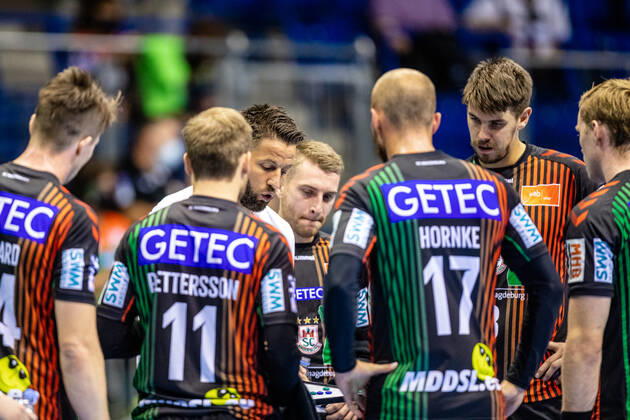 Coach Bennet Wiegert SC Magdeburg in time-out with team during the season preparation 2020 2021 in the 1 Handball Bundesliga Men between SC Magdeburg Dessau Rosslauer HV 06 in the GETEC Arena on 19 09 2020 in Magdeburg, Saxony Anhalt, Germany