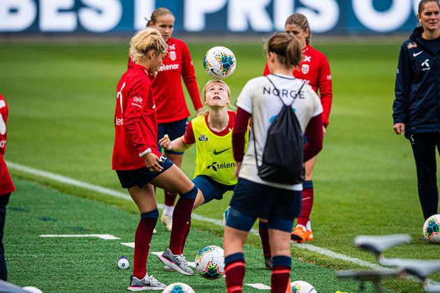200920 Julie Blakstad of the Norwegian womens national football team during a training session on September 20, 2020 in Oslo Photo Marius Simensen BILDBYRAN Cop 238 bbeng dam em kval em kvalifisering Women em kvalik football fotball fotboll norge norway soccer training training träning uefa euro qualifier, Copyright: MARIUSxSIMENSEN BB200920BB235