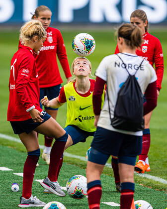 200920 Julie Blakstad of the Norwegian womens national football team during a training session on September 20, 2020 in Oslo Photo Marius Simensen BILDBYRAN Cop 238 bbeng dam em kval em kvalifisering Women em kvalik football fotball fotboll norge norway soccer training training träning uefa euro qualifier, Copyright: MARIUSxSIMENSEN BB200920BB236