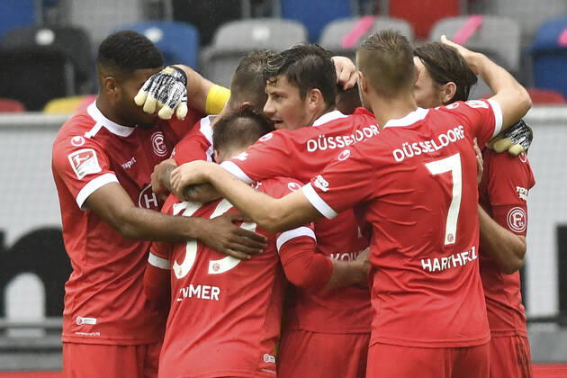 Final jubilation Final jubilation Emotion Joy of the team of Duesseldorf 26 09 2020 Football, 2 Bundesliga, Fortuna Duesseldorf vs FC Wuerzburger Kickers, Merkur Spiel Arena, Duesseldorf, DFB DFL REGULATIONS PROHIBIT ANY USE OF PHOTOGRAPHS AS IMAGE SEQUENCES AND OR QUASI VIDEO xhmx
