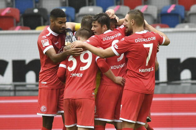 Final jubilation Final jubilation Emotion Joy of the team of Duesseldorf 26 09 2020 Football, 2 Bundesliga, Fortuna Duesseldorf vs FC Wuerzburger Kickers, Merkur Spiel Arena, Duesseldorf, DFB DFL REGULATIONS PROHIBIT ANY USE OF PHOTOGRAPHS AS IMAGE SEQUENCES AND OR QUASI VIDEO xhmx