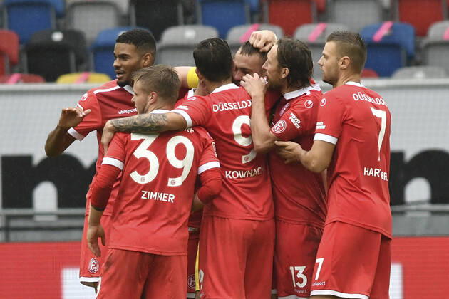 Final jubilation Final jubilation Emotion Joy of the team of Duesseldorf 26 09 2020 Football, 2 Bundesliga, Fortuna Duesseldorf vs FC Wuerzburger Kickers, Merkur Spiel Arena, Duesseldorf, DFB DFL REGULATIONS PROHIBIT ANY USE OF PHOTOGRAPHS AS IMAGE SEQUENCES AND OR QUASI VIDEO xhmx