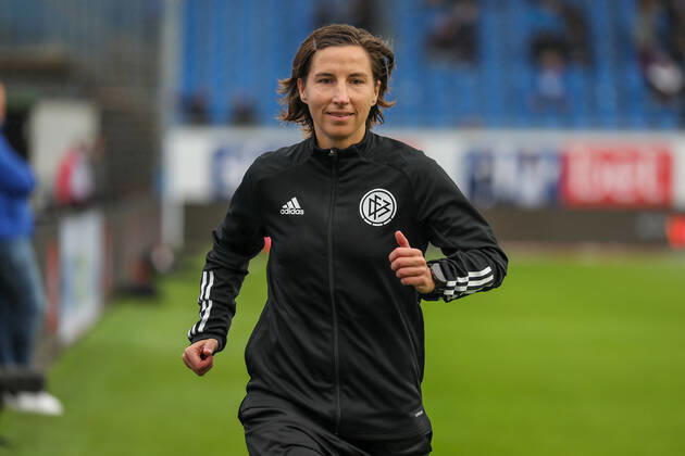 26 09 2020 xjjx Fussball 2 Bundesliga SV Darmstadt 98 SSV Jahn Regensburg emonline v l , lineswoman Katrin Rafalski Germany DFL DFB REGULATIONS PROHIBIT ANY USE OF PHOTOGRAPHS as IMAGE SEQUENCES and or QUASI VIDEO Copyright: JoaquimxFerreira
