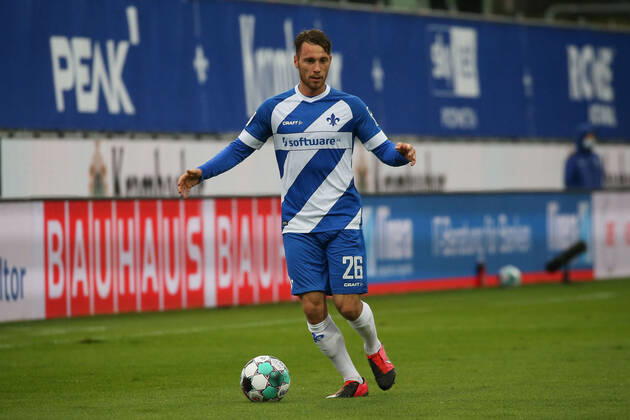 26 09 2020 xjjx Fussball 2 Bundesliga SV Darmstadt 98 SSV Jahn Regensburg emonline v l , Matthias Bader SV Darmstadt 98 , FREISTELLER DFL DFB REGULATIONS PROHIBIT ANY USE OF PHOTOGRAPHS as IMAGE SEQUENCES and or QUASI VIDEO Copyright: JoaquimxFerreira