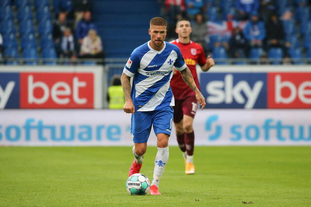 26 09 2020 xjjx Fussball 2 Bundesliga SV Darmstadt 98 SSV Jahn Regensburg emonline v l , Tobias Kempe SV Darmstadt 98 , FREISTELLER DFL DFB REGULATIONS PROHIBIT ANY USE OF PHOTOGRAPHS as IMAGE SEQUENCES and or QUASI VIDEO Copyright: JoaquimxFerreira
