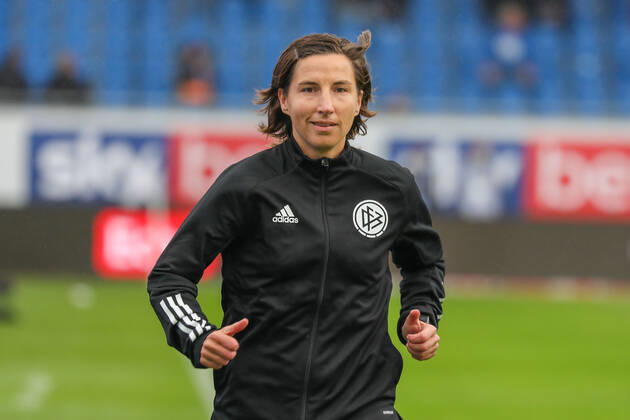 26 09 2020 xjjx Fussball 2 Bundesliga SV Darmstadt 98 SSV Jahn Regensburg emonline v l , lineswoman Katrin Rafalski Germany DFL DFB REGULATIONS PROHIBIT ANY USE OF PHOTOGRAPHS as IMAGE SEQUENCES and or QUASI VIDEO Copyright: JoaquimxFerreira