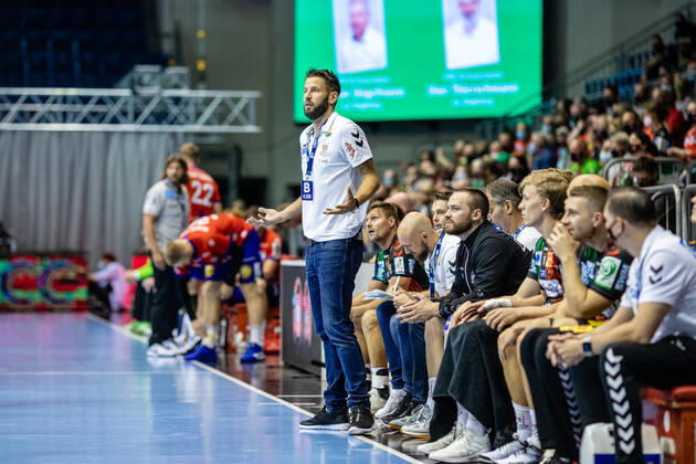 Coach Bennet Wiegert SC Magdeburg on the sidelines during the 2020 2021 season 1 matchday in the 1 Handball Bundesliga Men between SC Magdeburg Löwen Bergischer HC 06 in the GETEC Arena on 01 10 2020 in Magdeburg, Sachsen Anhalt, Germany