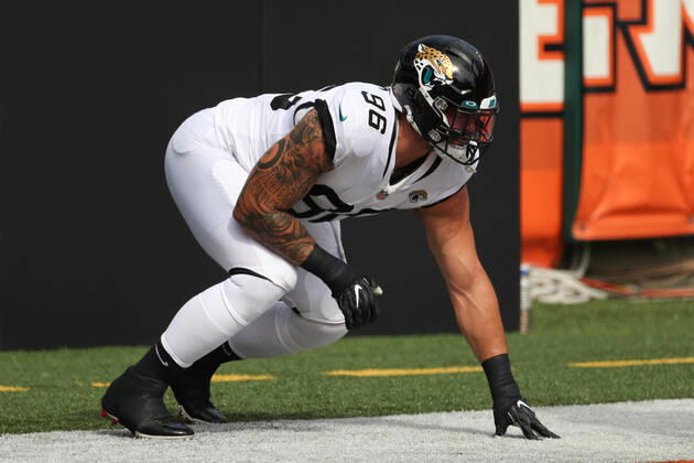 CINCINNATI, OH - OCTOBER 04: Jacksonville Jaguars defensive end Adam Gotsis (96) warms up before the game against the Jacksonville Jaguars and the Cincinnati Bengals on October 4, 2020, at Paul Brown Stadium in Cincinnati, OH. (Photo by Ian Johnson Icon Sportswire) NFL, American Football Herren, USA OCT 04 Jaguars at Bengals Icon201004047