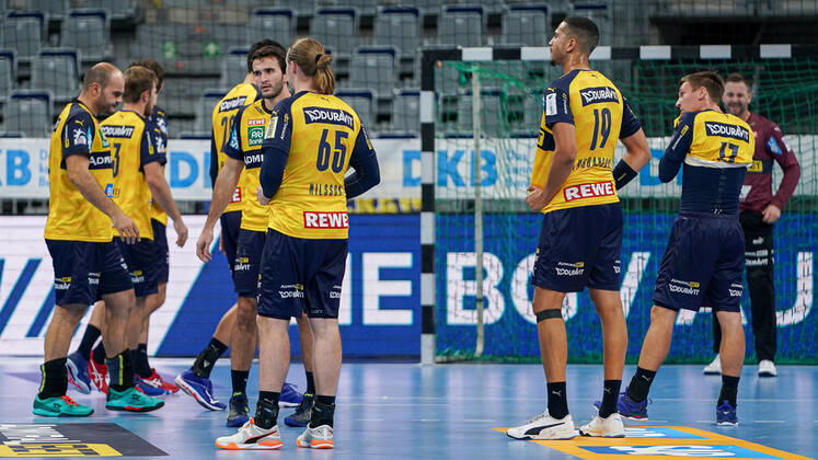 Player of the Rhein Neckar Löwen, disappointed about the defeat, disappointment after the final whistle, highlight, loser, lost, frustration, disappointed, pessimistic, 15 10 2020, Mannheim Germany , Handball, Bundesliga, Rhein Neckar Löwen SC DHfK Leipzig xozx
