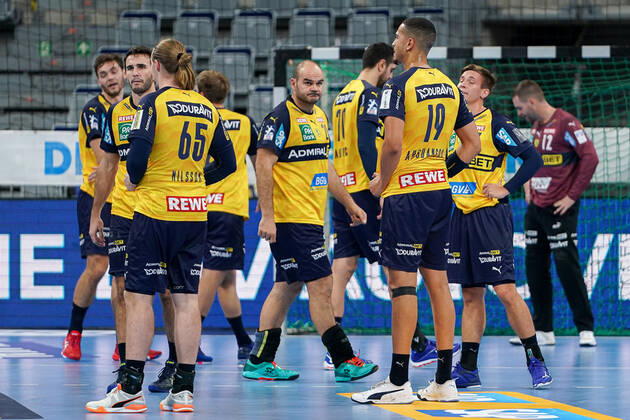 Player of the Rhein Neckar Löwen, disappointed about the defeat, disappointment after the final whistle, highlight, loser, lost, frustration, disappointed, pessimistic, 15 10 2020, Mannheim Germany , Handball, Bundesliga, Rhein Neckar Löwen SC DHfK Leipzig xozx