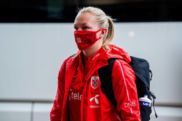 201021 Frida Maanum of the Norwegian womens national football team arrives wearing a face mask ahead of a training session on October 21, 2020 in Oslo Photo Vegard Wivestad Grott em qual norway norway ladies training training training bandage, Copyright: VEGARDxWIVESTADxGRoTT BB201021VG025