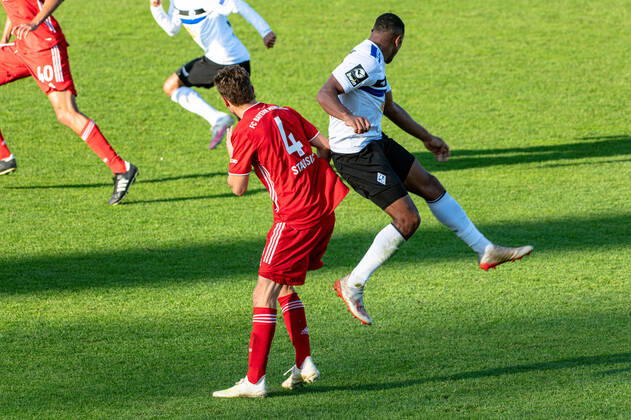 Josip Stanisic FC Bayern Muenchen II and Anton Leander Donkor SV Waldhof Mannheim 07 in the 3 League Points match between FC Bayern Muenchen II and SV Waldhof Mannheim 07 on 25 10 2020 DFL DFB REGULATIONS PROHIBIT ANY USE OF PHOTOGRAPHS as IMAGE SEQUENCES and or QUASI VIDEO GER, 3 Liga 2020 21, 7 Matchday, FC Bayern Muenchen II vs SV Waldhof Mannheim, 25 10 2020, Gruenwalder Stadion Muenchen Copyright: xFeinerx Eibner-Pressefotox EP_Feiner
