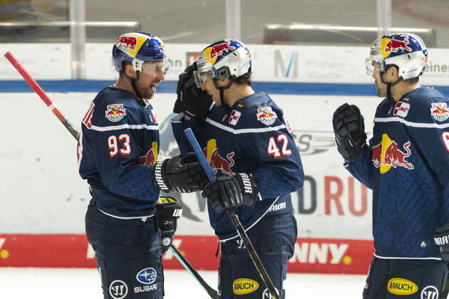 MAXIMILIAN KASTNER EHC Red Bull Munich, YASIN EHLIZ EHC Red Bull Munich cheering after 2 to 0,EHC Red Bull Munich vs Duesseldorfer EG, Magenta Cup 1 2 Final, Eisstadion Olympiapark Muenchen 11 12 2020 Â