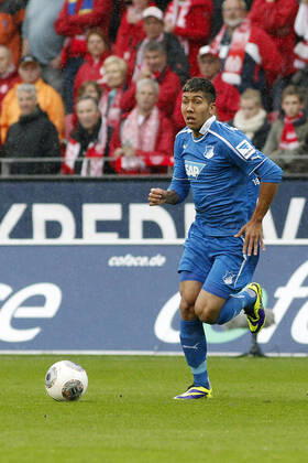 Mainz, Germany 05 October 2013 1 Bundesliga 13 14 8 Spieltag 1 FSV Mainz 05 vs 1899 Hoffenheim Roberto Firmino Hoffenheim , with ball, action single image crop portrait, portrait format 1 Bundesliga 13 14 8 Spieltag 1 FSV Mainz 05 vs 1899 Hoffenheim jr