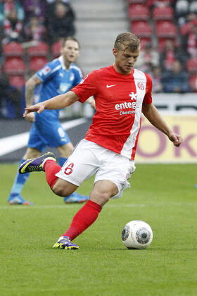 Mainz, Germany 05 October 2013 1 Bundesliga 13 14 8 Matchday 1 FSV Mainz 05 vs 1899 Hoffenheim Johannes Geis Mainz , with ball, in background Eugen Polanski Hoffenheim , tall, portrait 1 Bundesliga 13 14 8 Matchday 1 FSV Mainz 05 vs 1899 Hoffenheim jr