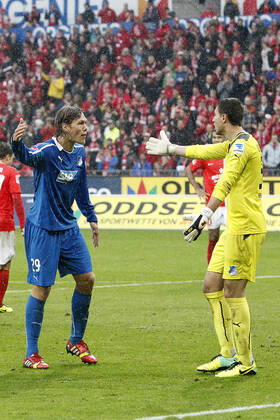 Mainz, Germany 05 October 2013 1 Bundesliga 13 14 8 Spieltag 1 FSV Mainz 05 vs 1899 Hoffenheim v li Jannik Vestergaard Hoffenheim , goalkeeper Koen Casteels Hoffenheim , dissatisfied disappointed disappointed dejected frustrated, gesture gestured, tall, portrait 1 Bundesliga 13 14 8 Spieltag 1 FSV Mainz 05 vs 1899 Hoffenheim jr
