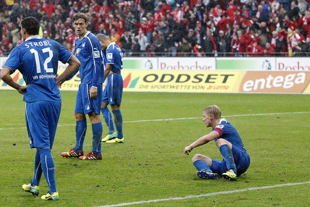 Mainz, Germany 05 October 2013 1 Bundesliga 13 14 8 Spieltag 1 FSV Mainz 05 vs 1899 Hoffenheim v li Tobias Strobl Hoffenheim , Jannik Vestergaard Hoffenheim , Jeremy Toljan Hoffenheim , Andreas Beck Hoffenheim , dissatisfied disappointed disappointed dejected frustrated, landscape, landscape format 1 Bundesliga 13 14 8 Spieltag 1 FSV Mainz 05 vs 1899 Hoffenheim jr