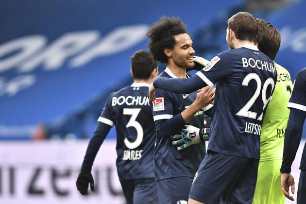Final cheer emotion joy of the team of Bochum 02 01 2021 Football, 2 Bundesliga, VfL Bochum vs Darmstadt 98, Vonovia Ruhrstadion, Bochum, DFB DFL REGULATIONS PROHIBIT ANY USE OF PHOTOGRAPHS AS IMAGE SEQUENCES AND OR QUASI VIDEO xhmx