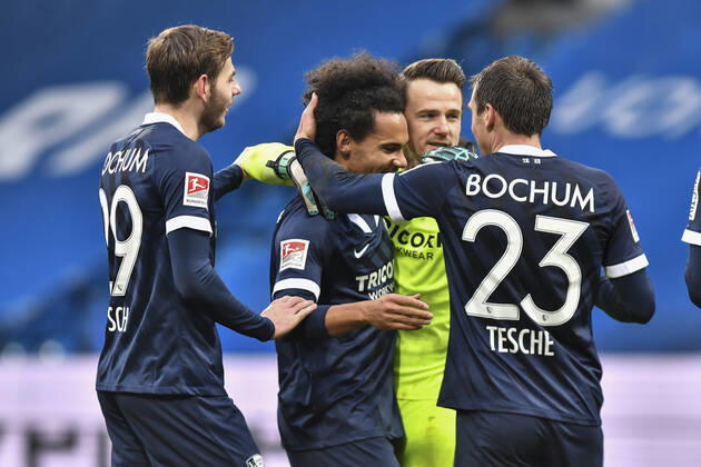 Final cheer emotion joy of the team of Bochum 02 01 2021 Football, 2 Bundesliga, VfL Bochum vs Darmstadt 98, Vonovia Ruhrstadion, Bochum, DFB DFL REGULATIONS PROHIBIT ANY USE OF PHOTOGRAPHS AS IMAGE SEQUENCES AND OR QUASI VIDEO xhmx