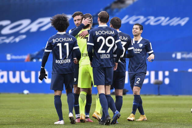 Final cheer emotion joy of the team of Bochum 02 01 2021 Football, 2 Bundesliga, VfL Bochum vs Darmstadt 98, Vonovia Ruhrstadion, Bochum, DFB DFL REGULATIONS PROHIBIT ANY USE OF PHOTOGRAPHS AS IMAGE SEQUENCES AND OR QUASI VIDEO xhmx