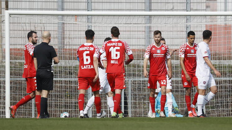 Cheering after the goal to 1 0, cheering, cheering, cheering, emotions around the goal scorer Alexander Hack 1 FSV Mainz 05 3 v re , 25 03 2021 Football season 2020 2021 Test match friendly FSV Mainz 05 1 FC Nürnberg FCN HMB