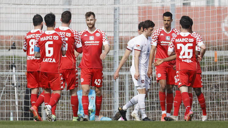 Cheering after the goal to 1 0, cheering, cheering, cheering, emotions around the goal scorer Alexander Hack 1 FSV Mainz 05 m , 25 03 2021 Football season 2020 2021 Test match friendly FSV Mainz 05 1 FC Nürnberg FCN HMB