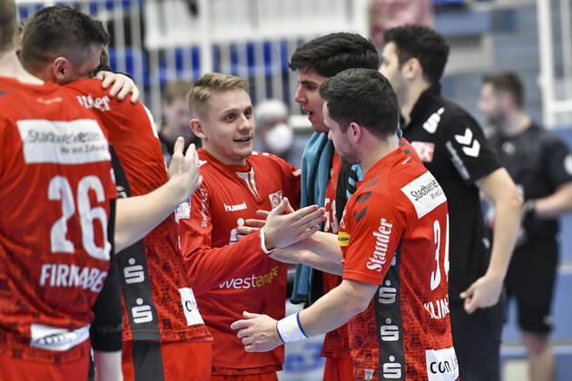 Final cheer Emotion joy of the team of Tusem Essen 01 04 2021 Handball, 1 Bundesliga, TUSEM Essen vs TSV GWD Minden, Arena am Hallo, Essen, xhmx