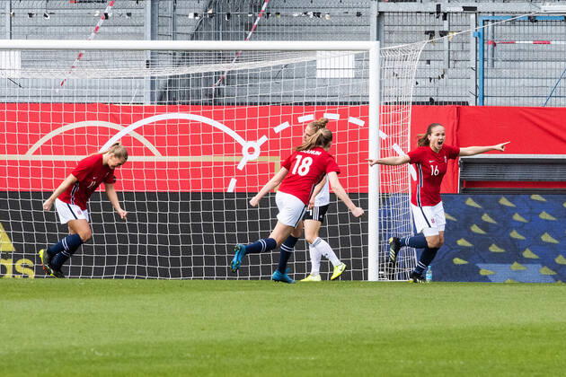 210413 Guro Reiten of Norway celebrates after scoring 0 1 during the international friendly football match between Germany and Norway on April 13, 2021 in Wiesbaden Photo Ludvig Thunman BILDBYRAN kod LT LT0148 fotboll football soccer fotball norge norway germany deutschland tyskland dam bbeng jubel, Copyright: LUDVIGxTHUNMAN BB210413LT012