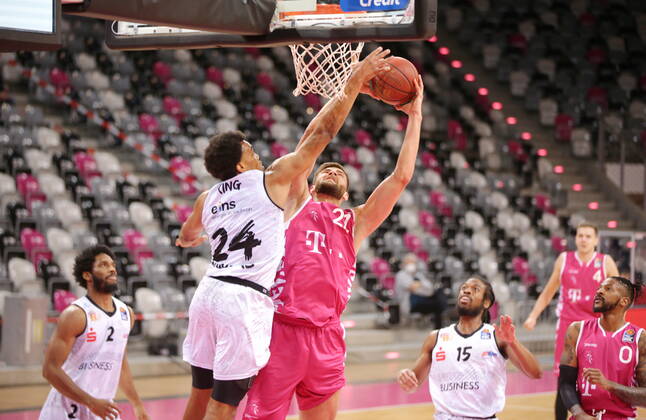 Leon Kratzer Telekom Baskets Bonn vs George King NINERS Chemnitz easyCredit BBL 1 Bundesliga , Season 2020 2021 , Matchday 30