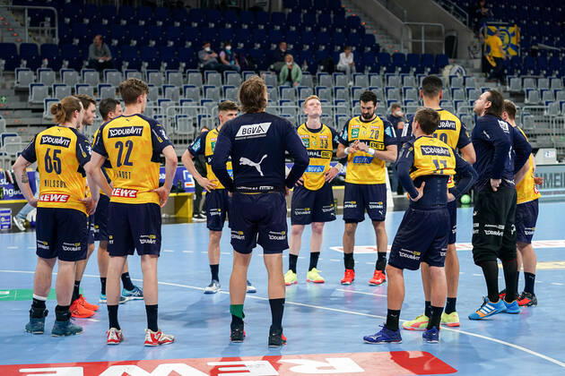 Rhein Neckar Löwen players, disappointed about the defeat, disappointment after the final whistle, highlight, loser, lost, frustration, disappointed, pessimistic, 15 05 2021, Mannheim Germany , Handball, Bundesliga, Rhein Neckar Löwen HC Erlangen xozx