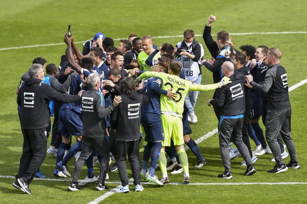 Final cheer emotion joy of the team of Bochum 23 05 2021 Football, 2 Bundesliga, VfL Bochum vs SV Sandhausen, Vonovia Ruhrstadion, Bochum, DFB DFL REGULATIONS PROHIBIT ANY USE OF PHOTOGRAPHS AS IMAGE SEQUENCES AND OR QUASI VIDEO xhmx