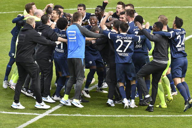 Final cheer emotion joy of the team of Bochum 23 05 2021 Football, 2 Bundesliga, VfL Bochum vs SV Sandhausen, Vonovia Ruhrstadion, Bochum, DFB DFL REGULATIONS PROHIBIT ANY USE OF PHOTOGRAPHS AS IMAGE SEQUENCES AND OR QUASI VIDEO xhmx