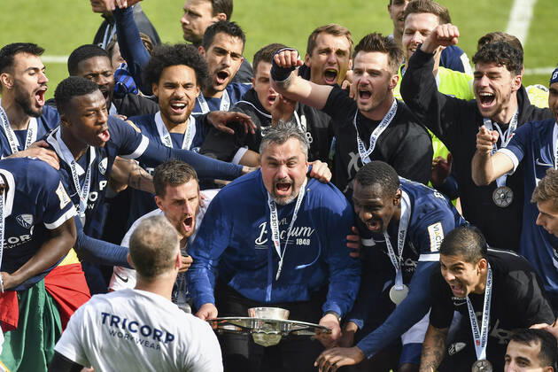 Final cheer emotion joy of the team of Bochum Thomas Reis VfL Bochum with the championship trophy, 23 05 2021 Football, 2 Bundesliga, VfL Bochum vs SV Sandhausen, Vonovia Ruhrstadion, Bochum, DFB DFL REGULATIONS PROHIBIT ANY USE OF PHOTOGRAPHS AS IMAGE SEQUENCES AND OR QUASI VIDEO xhmx