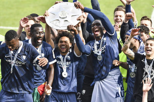 Schlussjubel Final cheer emotion joy of the team of Bochum with the championship trophy, 23 05 2021 Football, 2 Bundesliga, VfL Bochum vs SV Sandhausen, Vonovia Ruhrstadion, Bochum, DFB DFL REGULATIONS PROHIBIT ANY USE OF PHOTOGRAPHS AS IMAGE SEQUENCES AND OR QUASI VIDEO xhmx