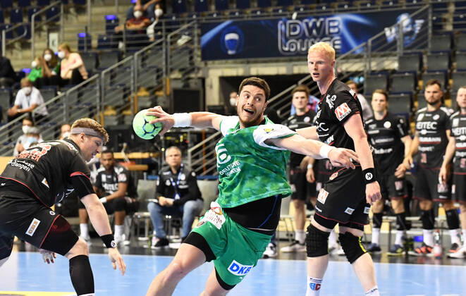 Handball, men, season 2020 2021, 1 Bundesliga 32 matchday , Füchse Berlin HC Erlangen, f l Jan Schäffer HC Erlangen , Mijajlo Marsenic Füchse Berlin , Sebastian Firnhaber HC Erlangen , 30 05 2021, Copyright: xSebastianxRäppoldx xMatthiasxKox